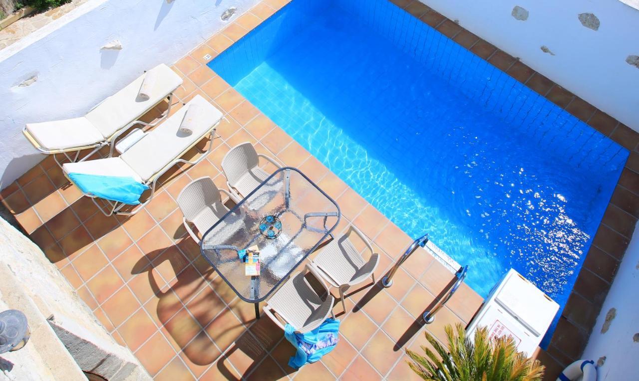 Villa Radamanthis Sívas エクステリア 写真