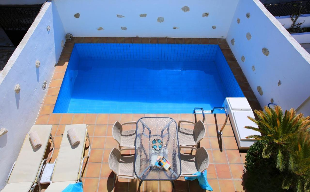Villa Radamanthis Sívas エクステリア 写真