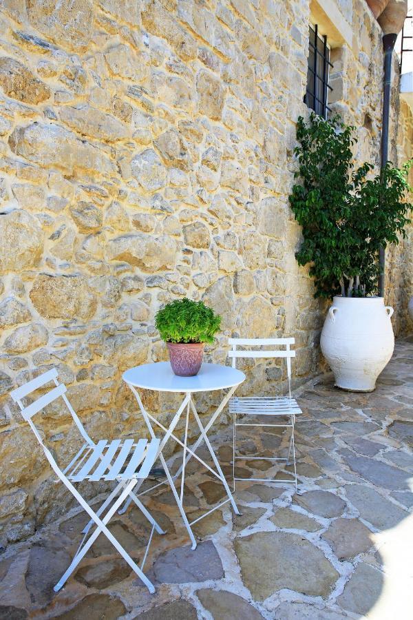 Villa Radamanthis Sívas エクステリア 写真
