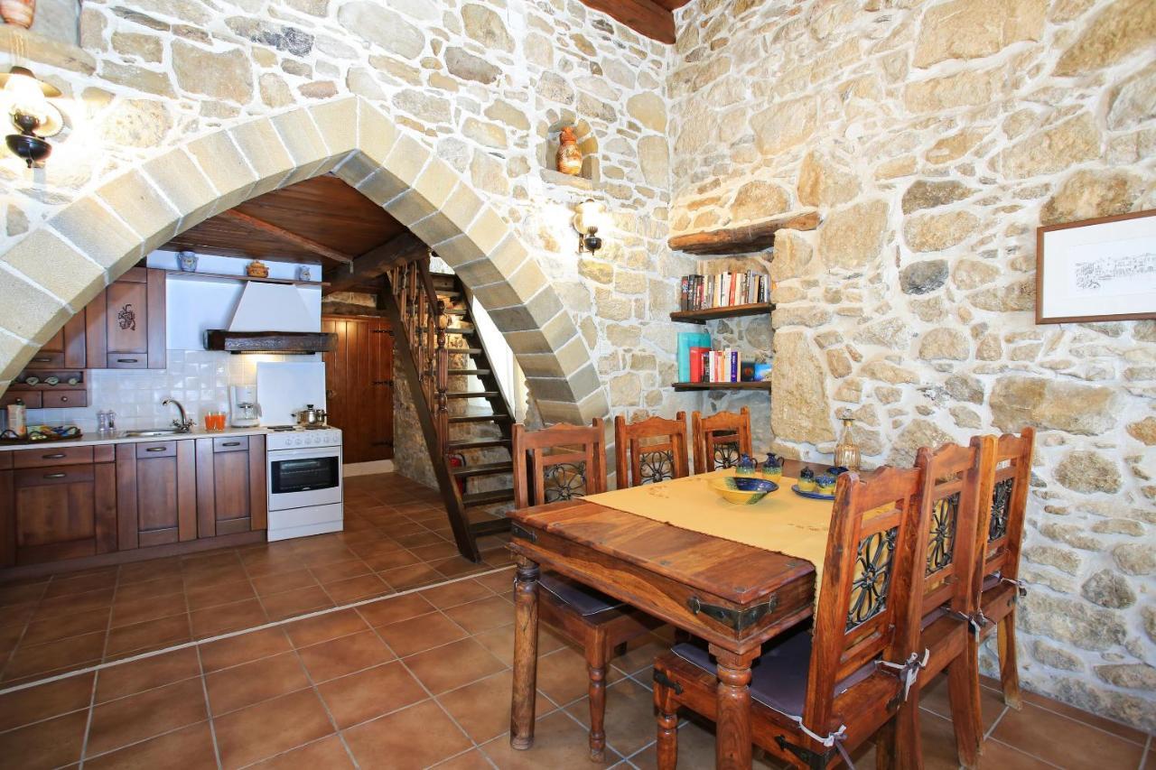 Villa Radamanthis Sívas エクステリア 写真