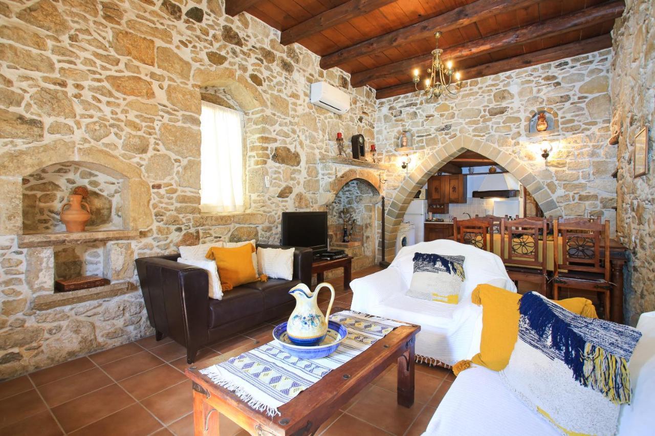 Villa Radamanthis Sívas エクステリア 写真
