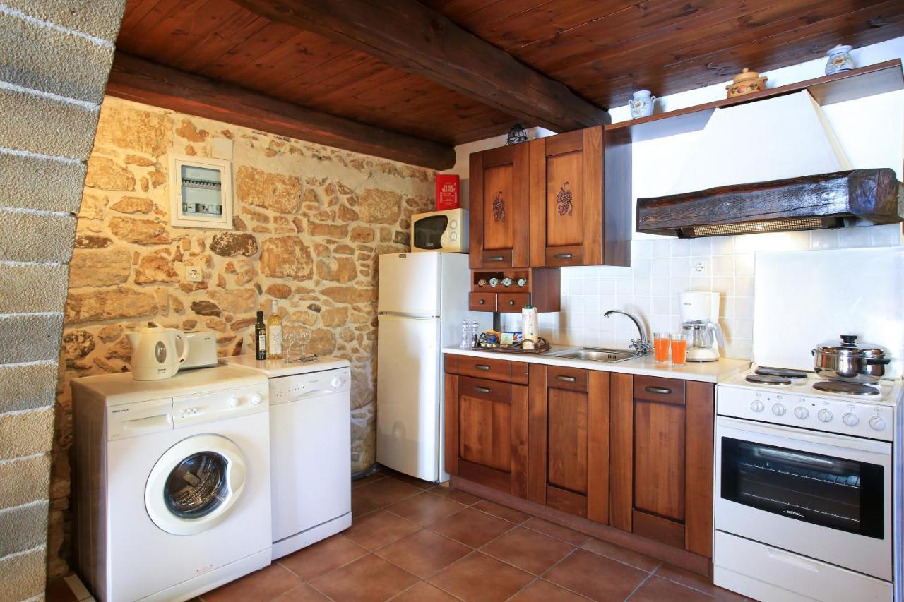 Villa Radamanthis Sívas エクステリア 写真