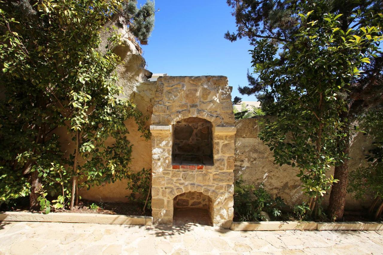 Villa Radamanthis Sívas エクステリア 写真
