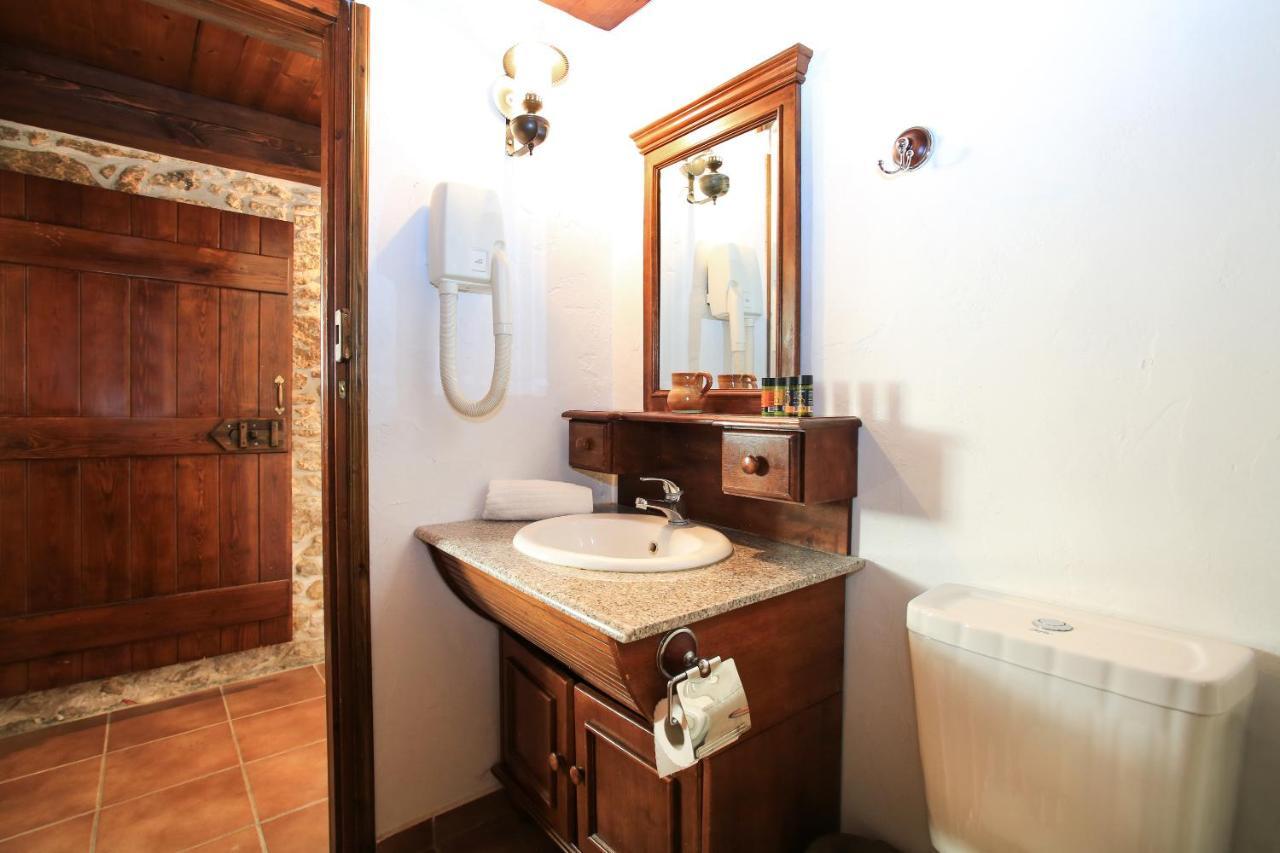 Villa Radamanthis Sívas エクステリア 写真